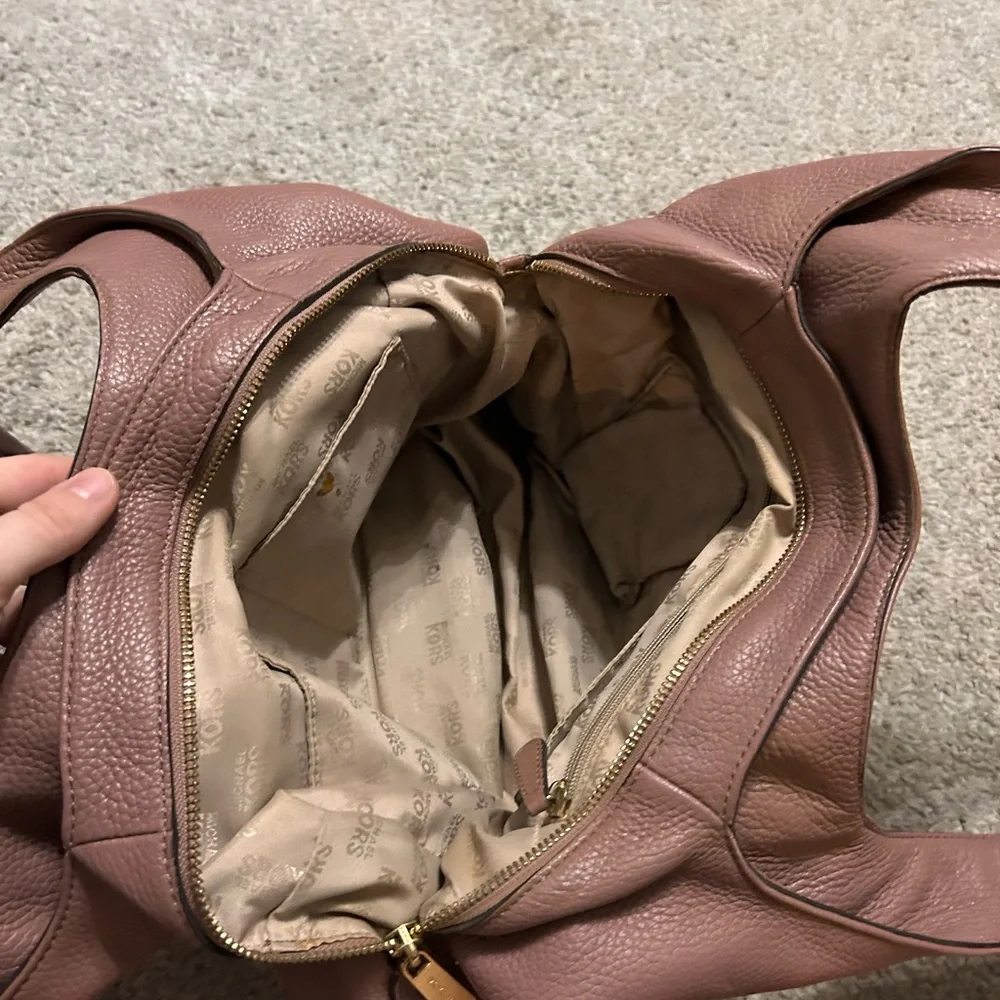 Michael Kors Brown mauve Hobo Bag with Pebbled Leather‎ and MK Charm